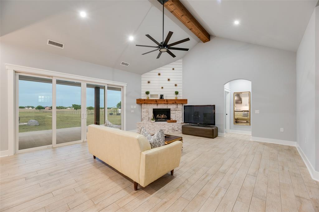 11979 Chisum Road Sanger, TX 76266 - Photo 4 of 39