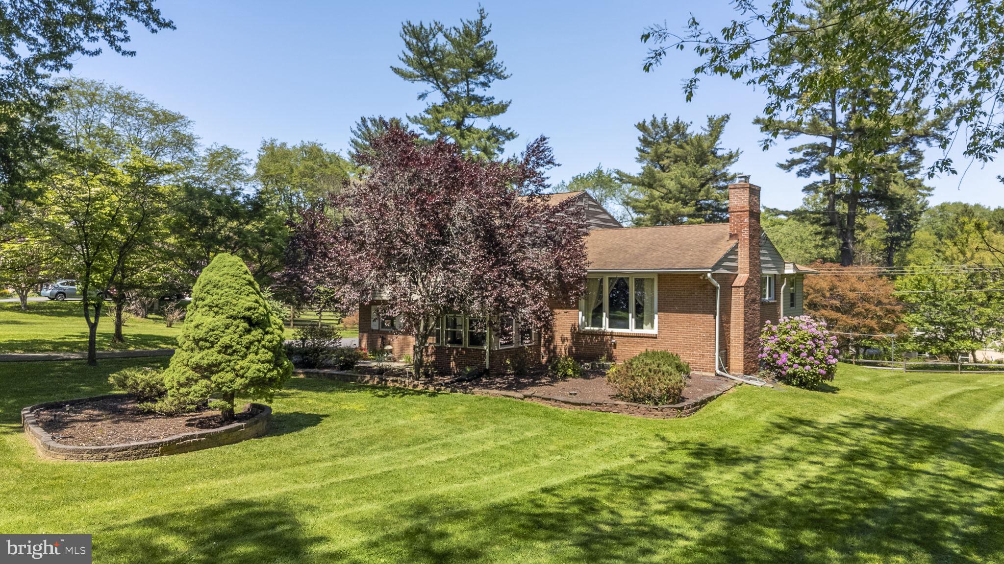 1253 Surrey Road West Chester, PA 19382 - Photo 4 of 36