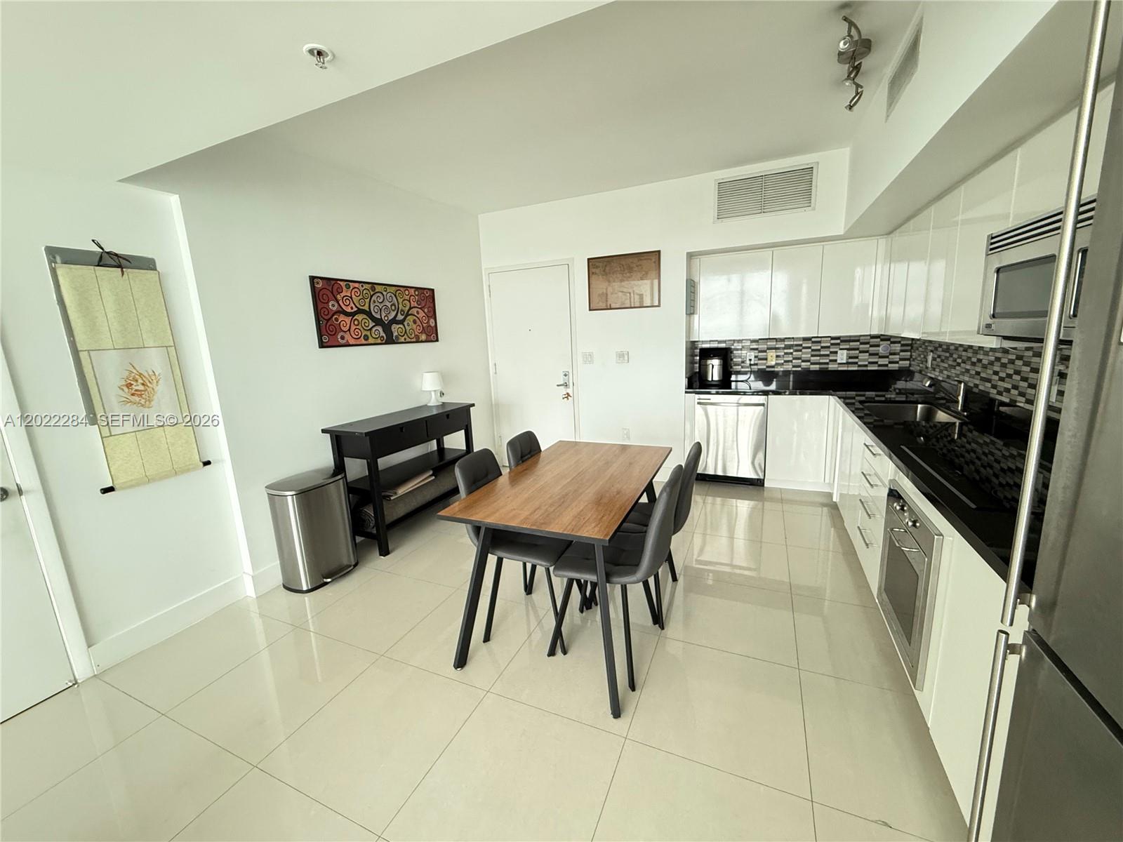 92 Southwest 3rd Street, Unit 3709 Miami, FL 33130 - Photo 9 of 22