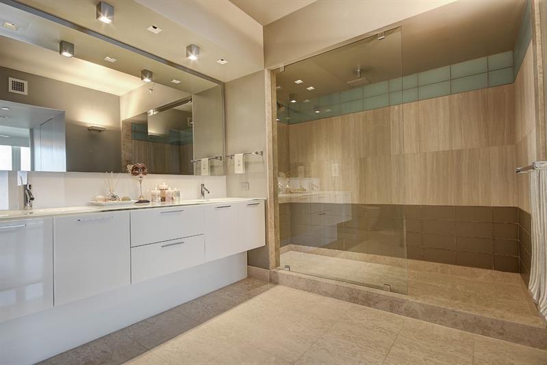 400 Alton Road, Unit 2208 Miami Beach, FL 33139 - Photo 11 of 26 Master Bathroom 1