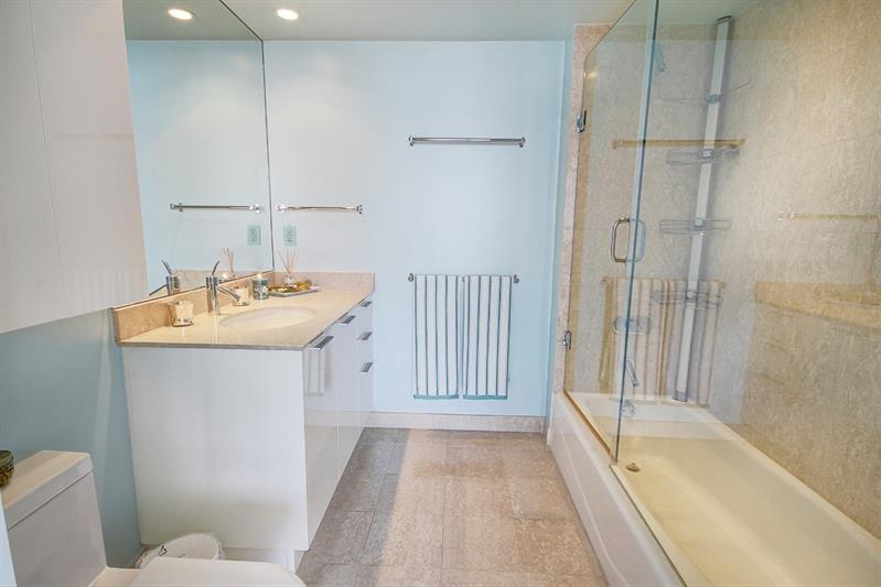 400 Alton Road, Unit 2208 Miami Beach, FL 33139 - Photo 16 of 26 Second Bathroom