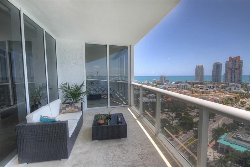 400 Alton Road, Unit 2208 Miami Beach, FL 33139 - Photo 17 of 26 Terrace 1