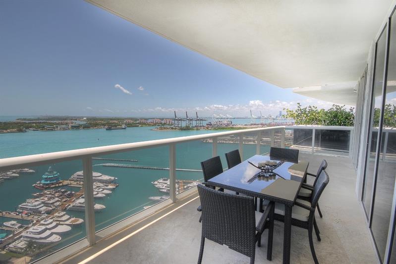 400 Alton Road, Unit 2208 Miami Beach, FL 33139 - Photo 18 of 26 terrace2