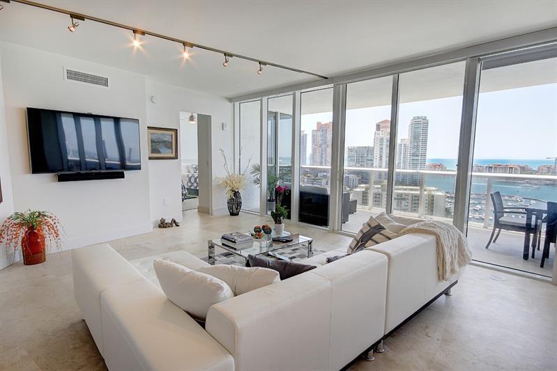 400 Alton Road, Unit 2208 Miami Beach, FL 33139 - Photo 4 of 26 Living Room 1