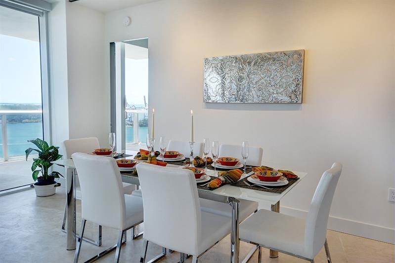 400 Alton Road, Unit 2208 Miami Beach, FL 33139 - Photo 6 of 26 Dinning room 2