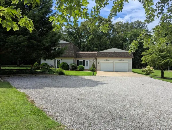 $379,900 | 7 Fisher Lane, Greenville, IL 62246