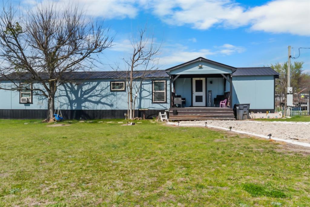 Manufactured / mobile home with a front lawn