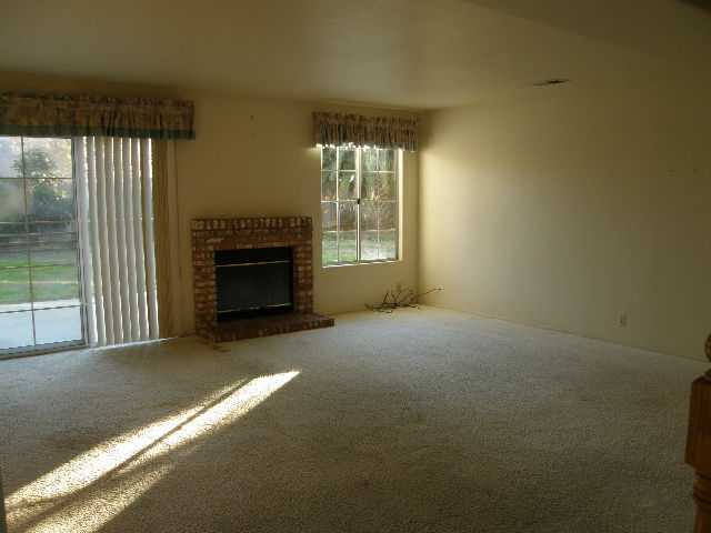 13627 Somerset Road Poway, CA 92064 - Photo 4 of 11