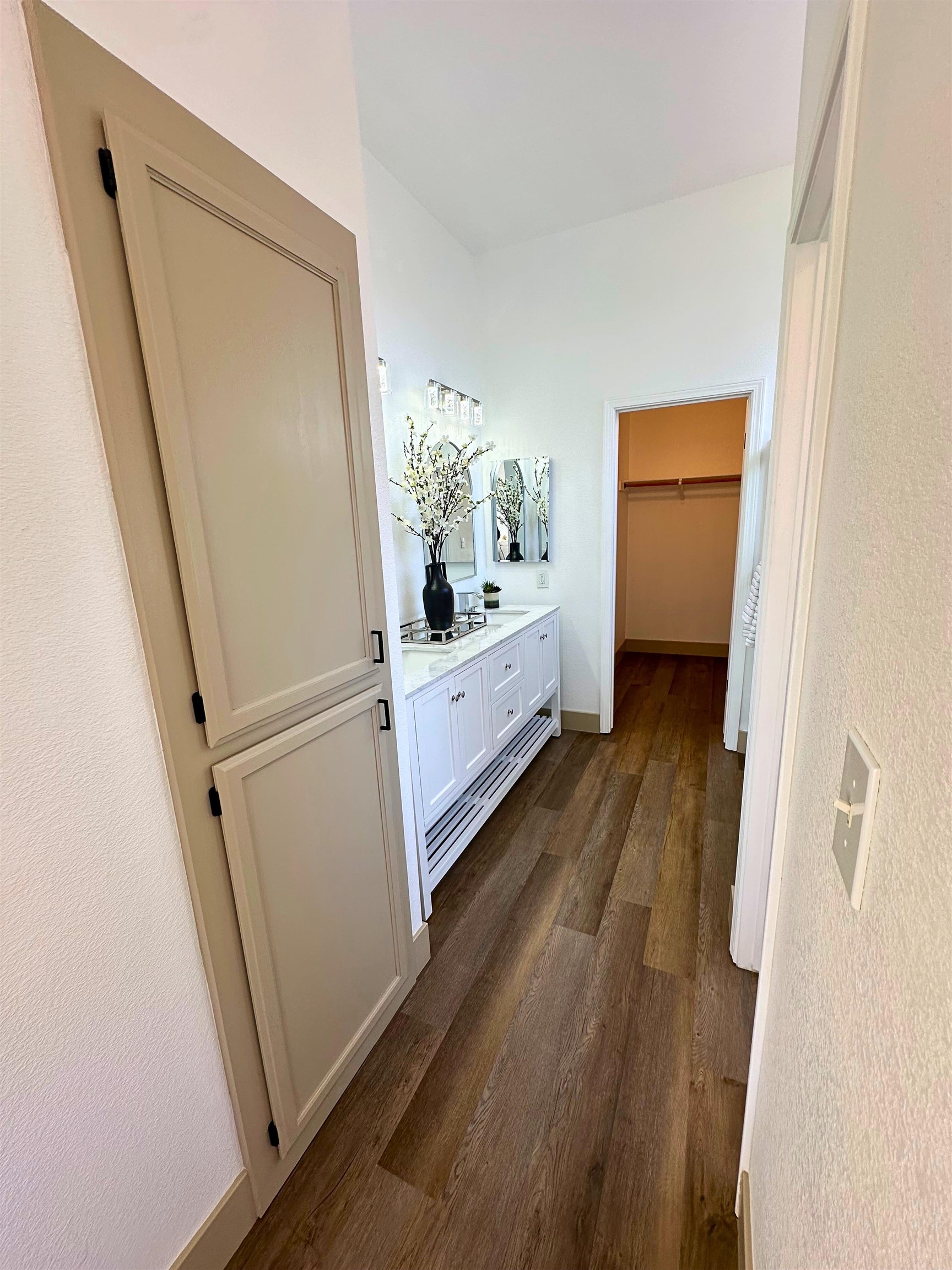 3075 Shiles Loop Brentwood, CA 94513 - Photo 22 of 37 a view of a hallway and wooden floor