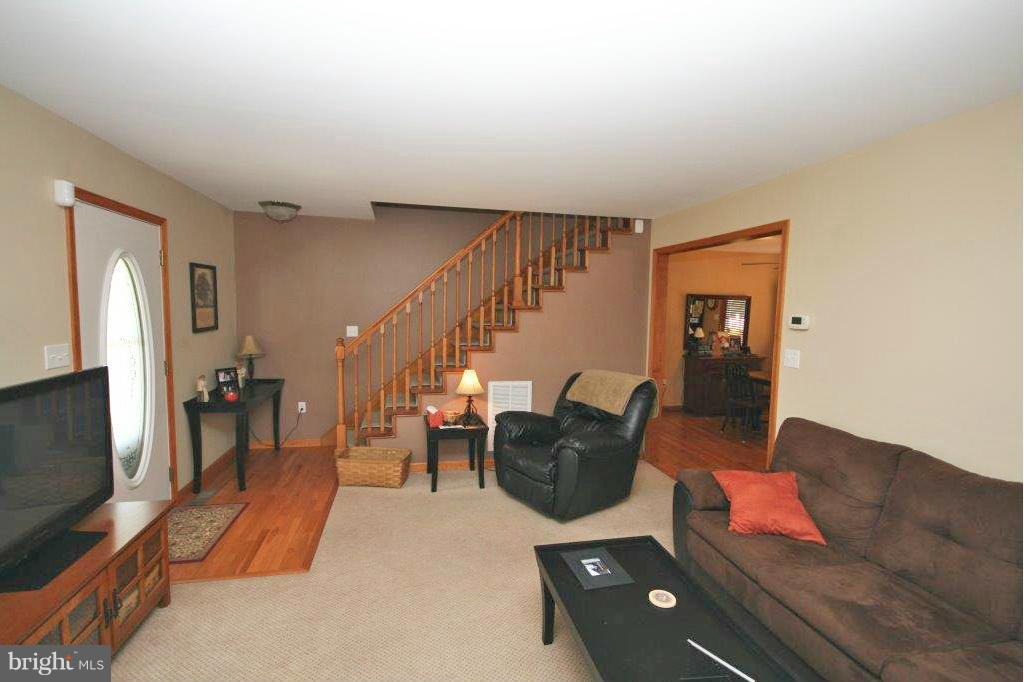 22600 Hog Creek Road Preston, MD 21655 - Photo 15 of 26 Living Room
