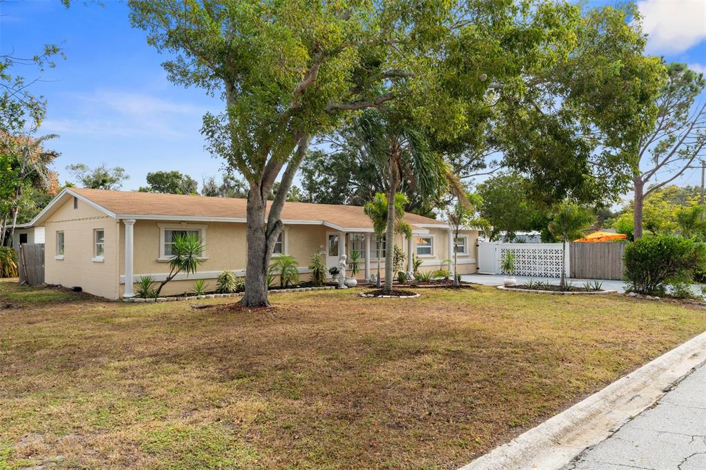 755 43rd Street St. Petersburg, FL 33713 - Photo 2 of 46 a view of a house with a yard