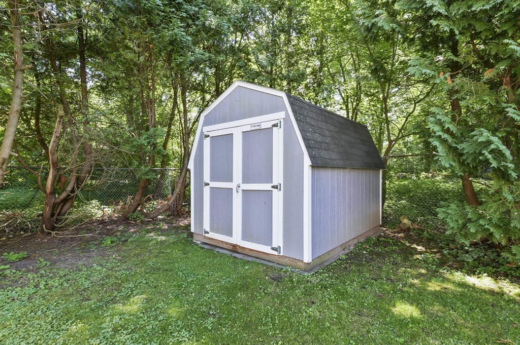 180 Hardy Pond Road Waltham, MA 02451 - Photo 29 of 31 a backyard of a house with lots of green space