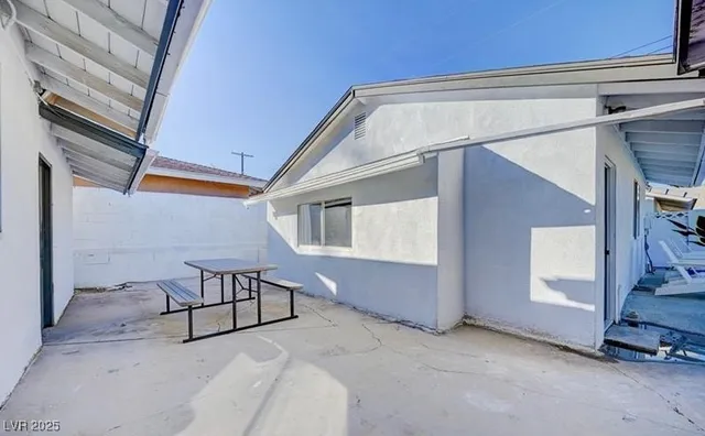 $3,500 | 1821 East Oakey Boulevard, Las Vegas, NV 89104