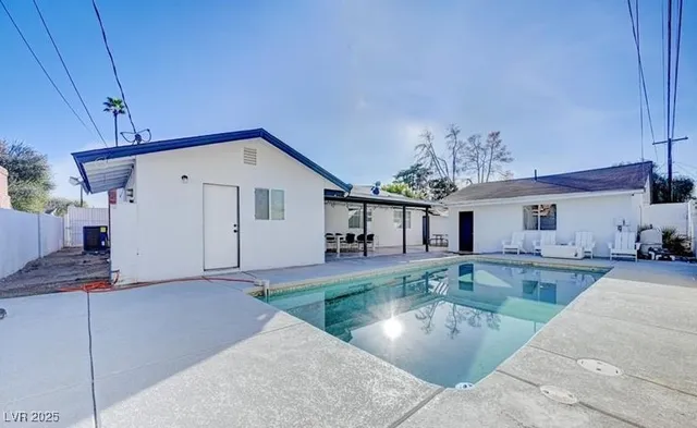 $3,500 | 1821 East Oakey Boulevard, Las Vegas, NV 89104