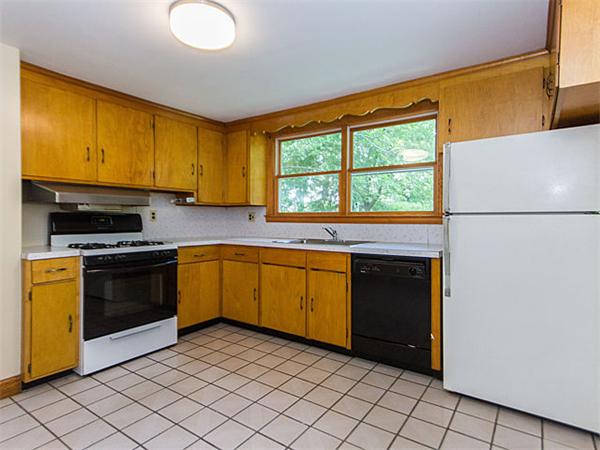86 Robinwood Road Dedham, MA 02026 - Photo 7 of 22 Gallery Image 7