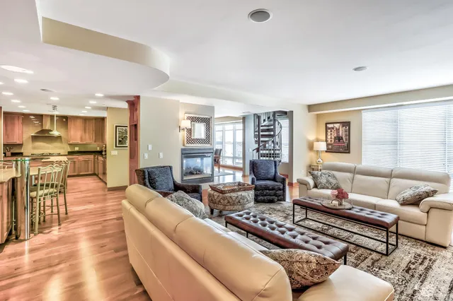 $1,299,000 | 1070 Grandview Court Northeast, Unit 406, Columbia Heights, MN 55421