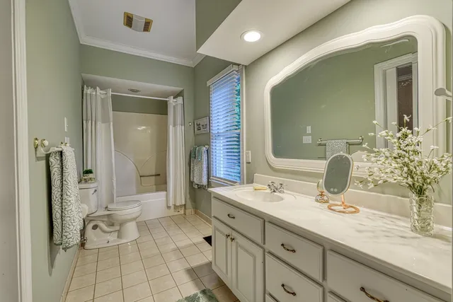 $725,000 | 335 Hillcove Point, Wellford, SC 29385