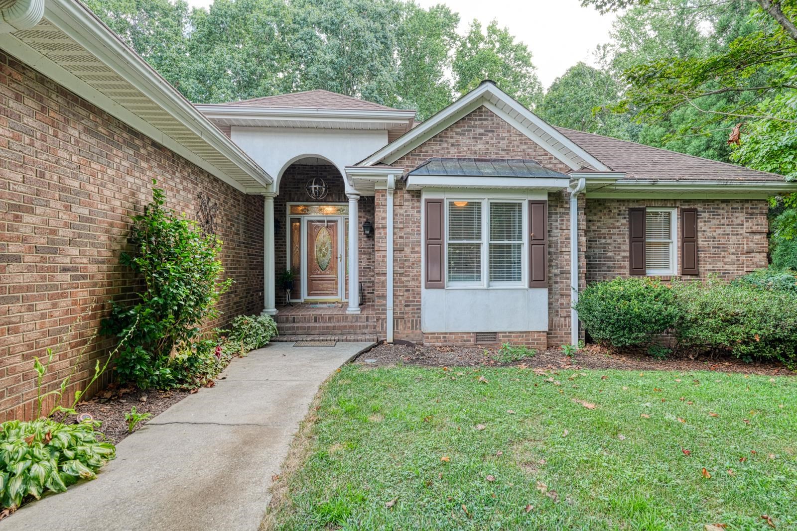 335 Hillcove Point Wellford, SC 29385 - Photo 2 of 50