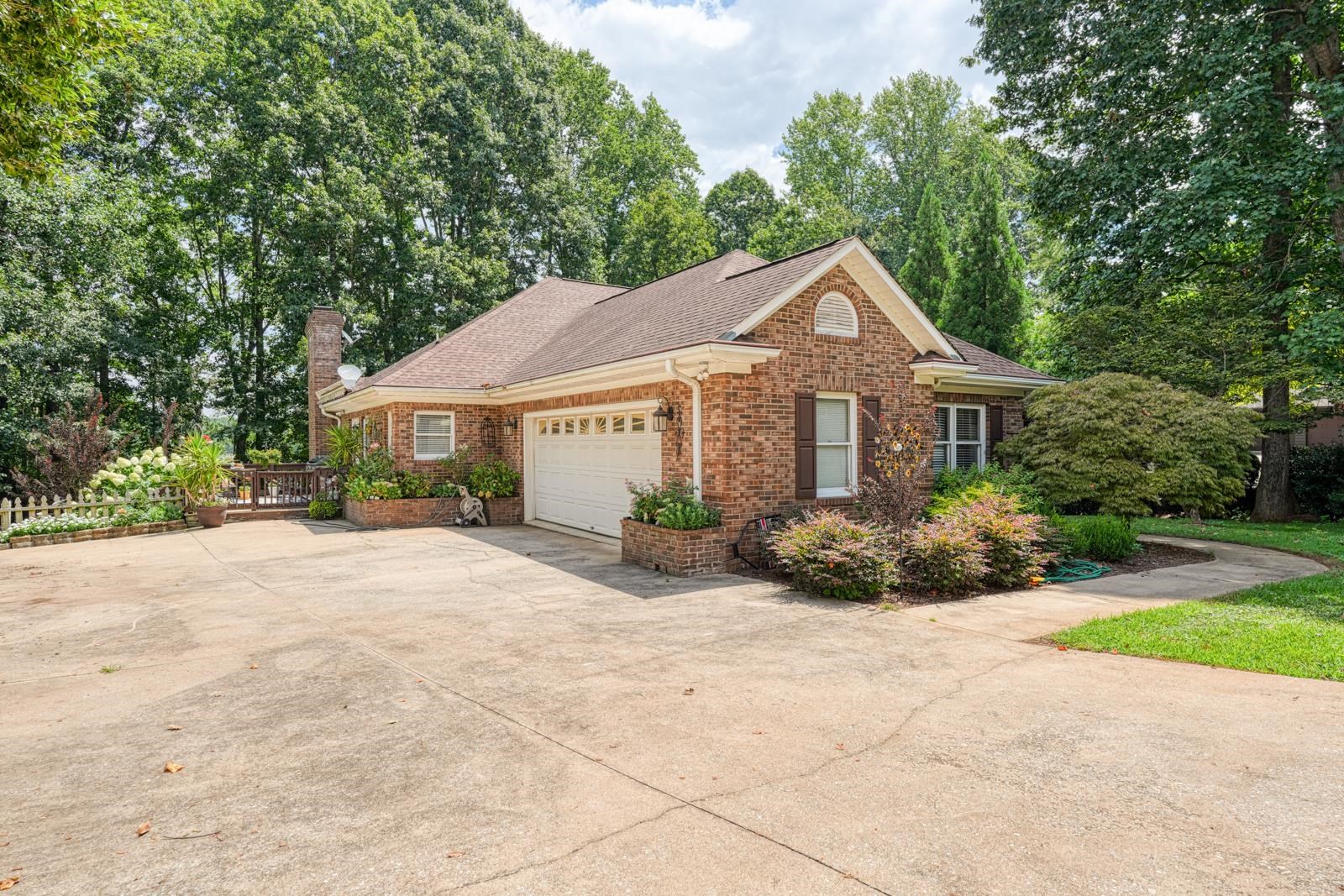 335 Hillcove Point Wellford, SC 29385 - Photo 37 of 50