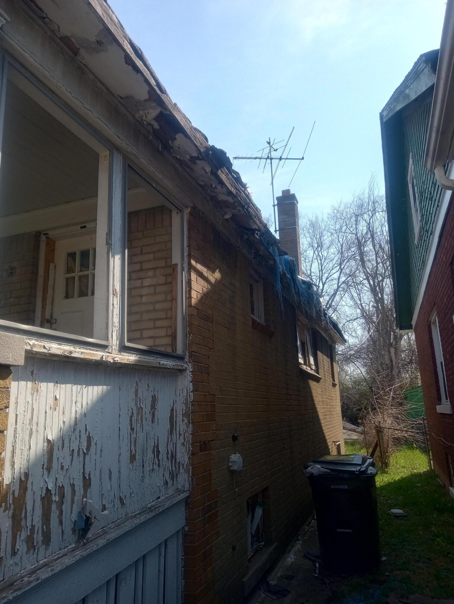 14294 Roselawn Street Detroit, MI 48238 - Photo 3 of 5 SIDE OF HOUSE IND