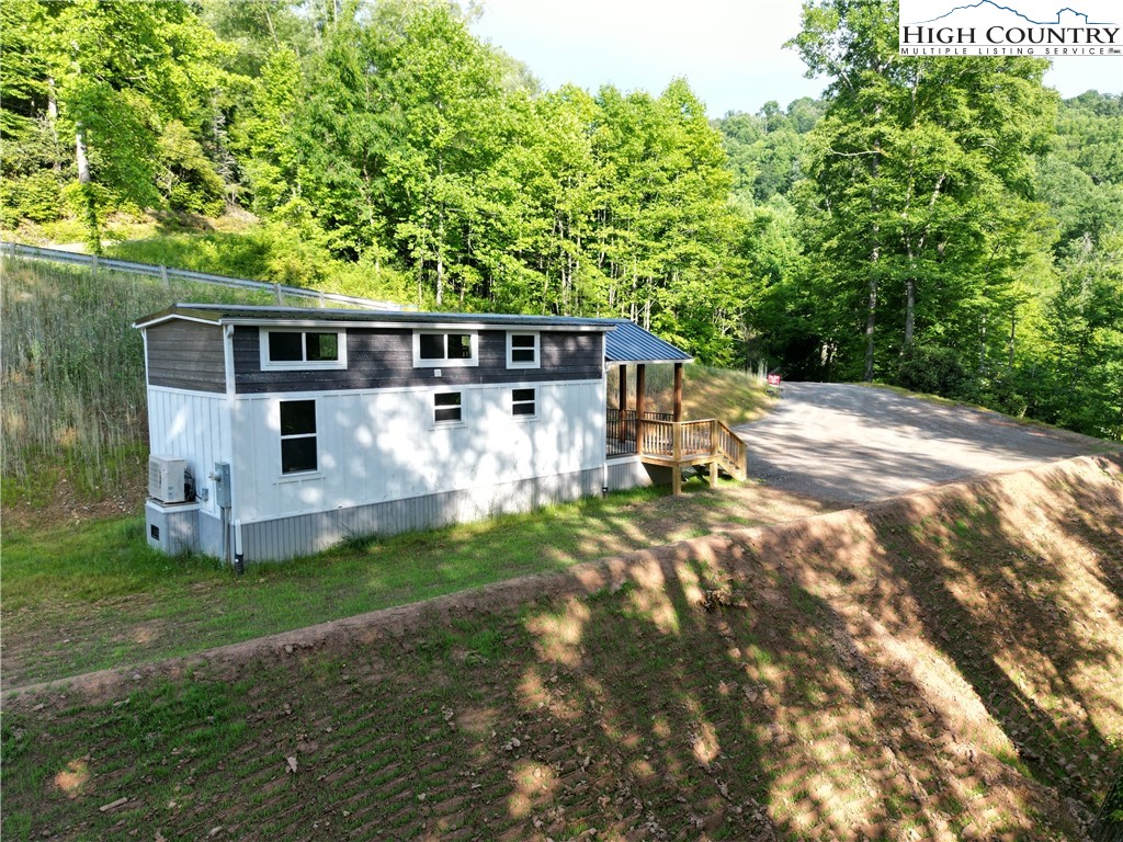 269 Mining Ridge Road Mountain City, TN 37683 - Photo 4 of 20 Gallery Image 4