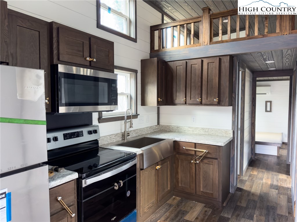 269 Mining Ridge Road Mountain City, TN 37683 - Photo 7 of 20 Gallery Image 7