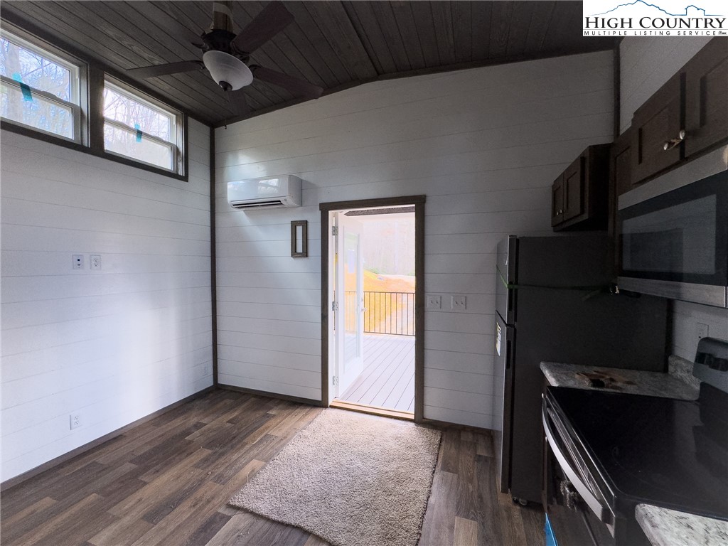 269 Mining Ridge Road Mountain City, TN 37683 - Photo 8 of 20 Gallery Image 8