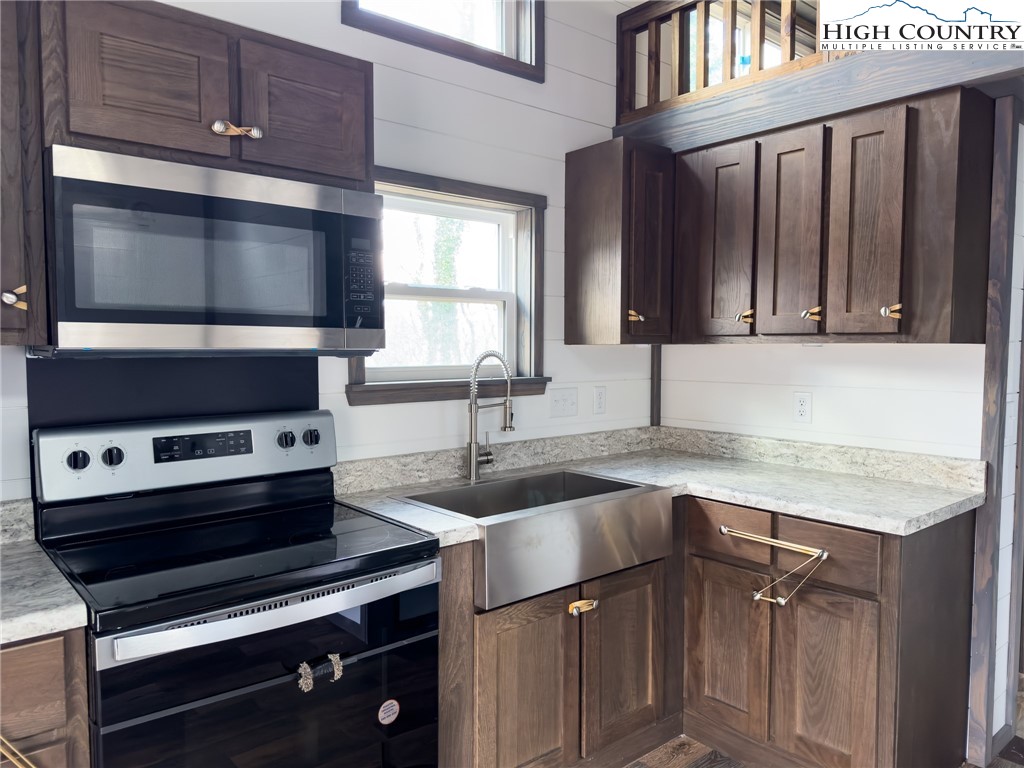 269 Mining Ridge Road Mountain City, TN 37683 - Photo 9 of 20 Gallery Image 9