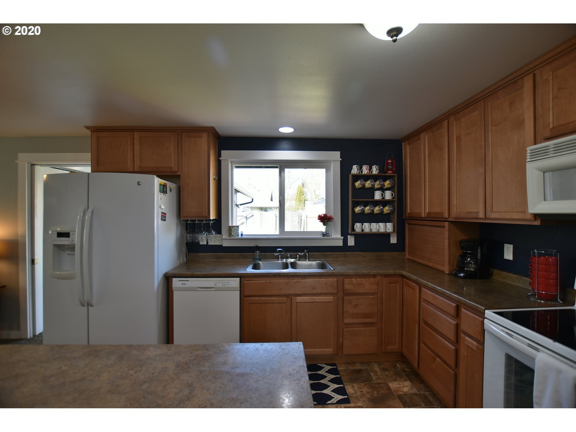 4856 Daisy Street Springfield, OR 97478 - Photo 8 of 32