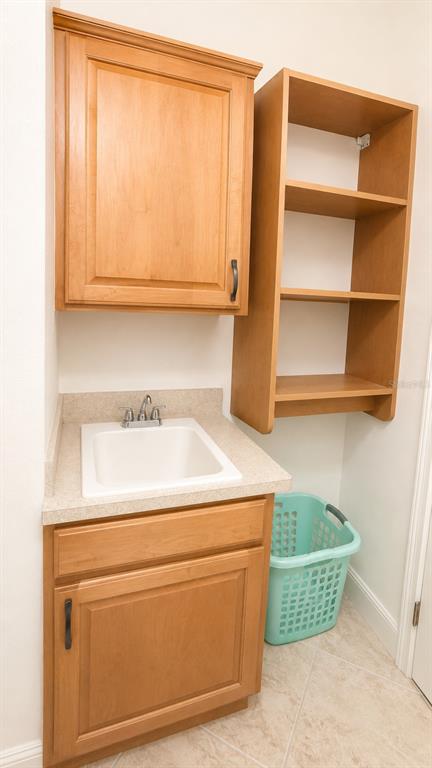 6552 Moorings Point Circle, Unit 102 Lakewood Ranch, FL 34202 - Photo 35 of 57 a utility room with washer and dryer