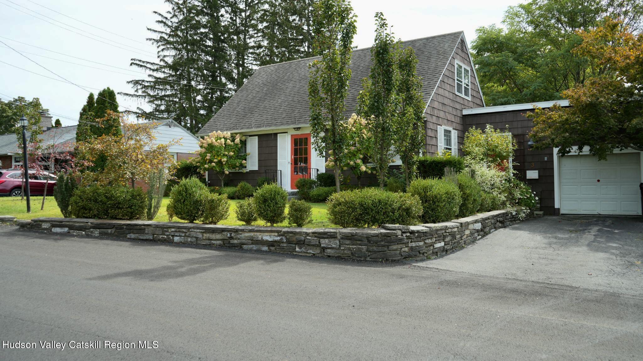 3 Pruyn Place Catskill, NY 12414 - Photo 2 of 18 2