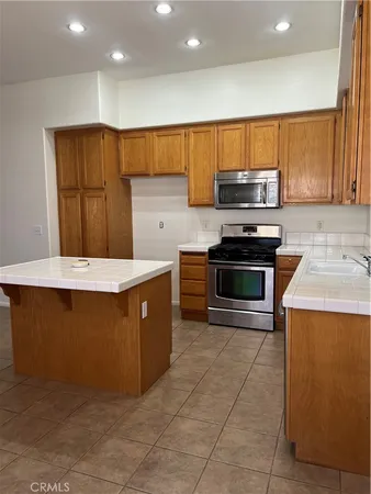 $2,400 | 17605 Landis Drive, Victorville, CA 92395