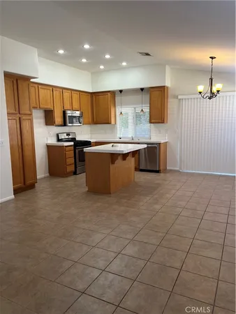$2,400 | 17605 Landis Drive, Victorville, CA 92395