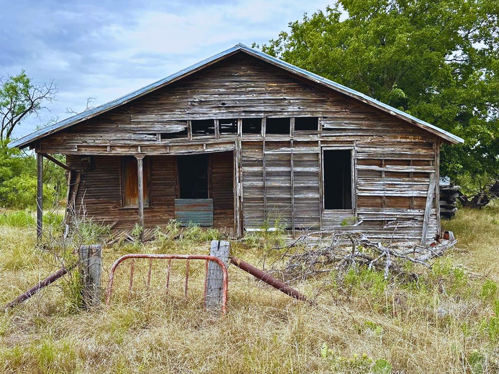 701 County Road Goldsboro, TX 79519 - Photo 19 of 24 a front view of house
