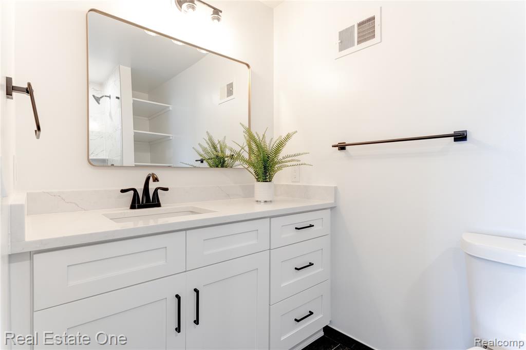 801 West Long Lake Road, Unit 4 Bloomfield Hills, MI 48302 - Photo 9 of 22