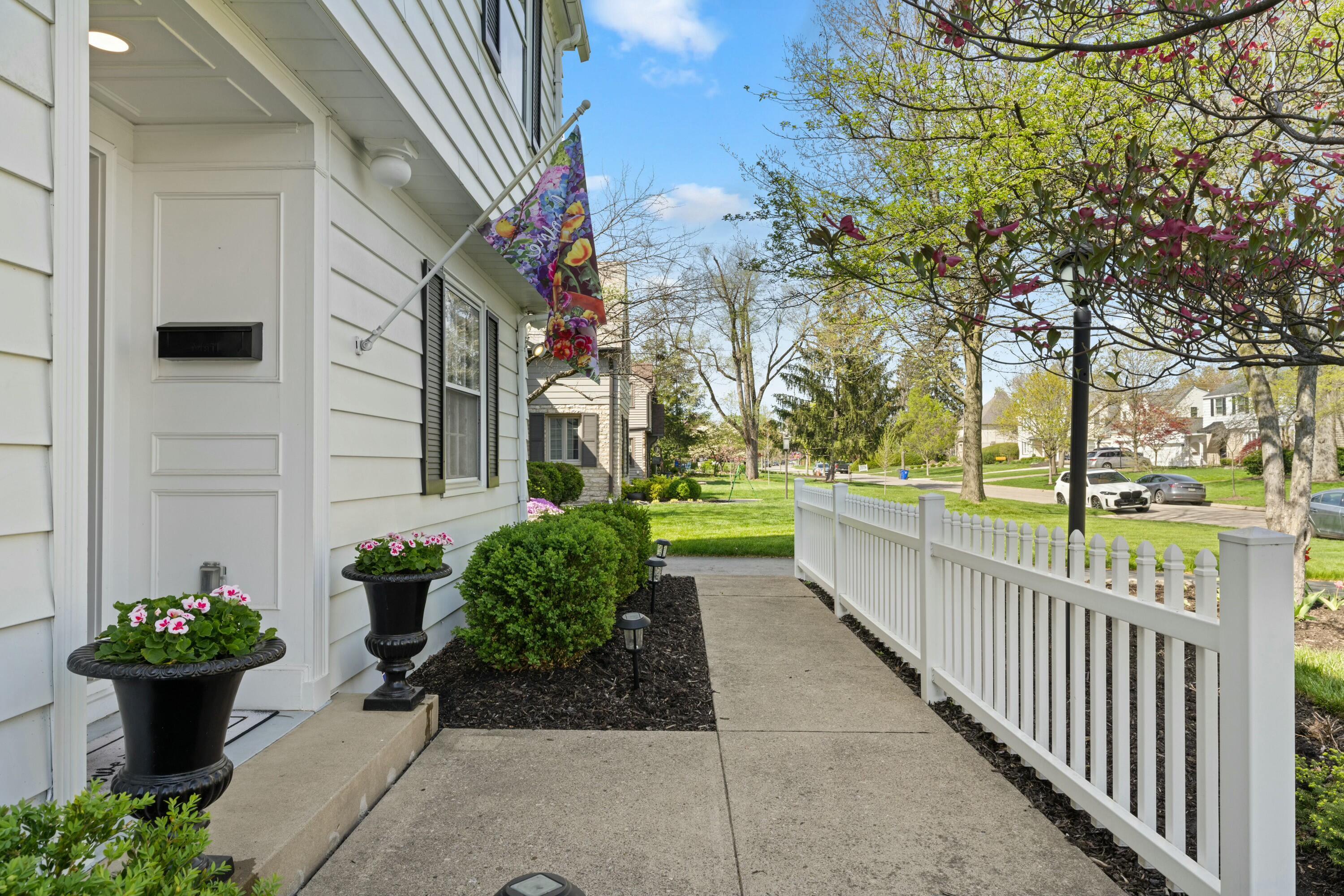 2597 York Road Upper Arlington, OH 43221 - Photo 6 of 71 Front Walkway