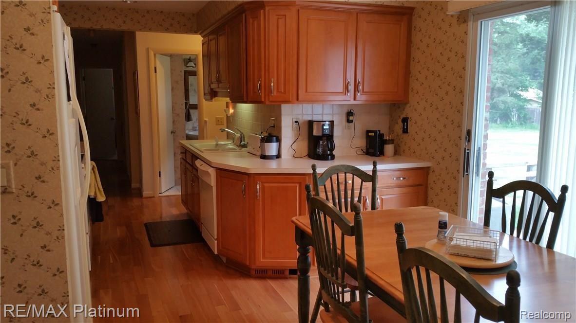 1720 Pedersen Road Walled Lake, MI 48390 - Photo 4 of 20 2016-06-26 16.40