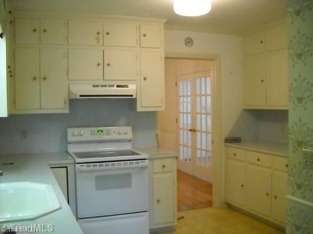 401 Old Farm Road Thomasville, NC 27360 - Photo 15 of 15 Kitchen.