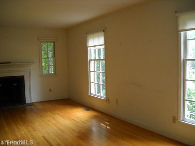 401 Old Farm Road Thomasville, NC 27360 - Photo 4 of 15 Living Room.