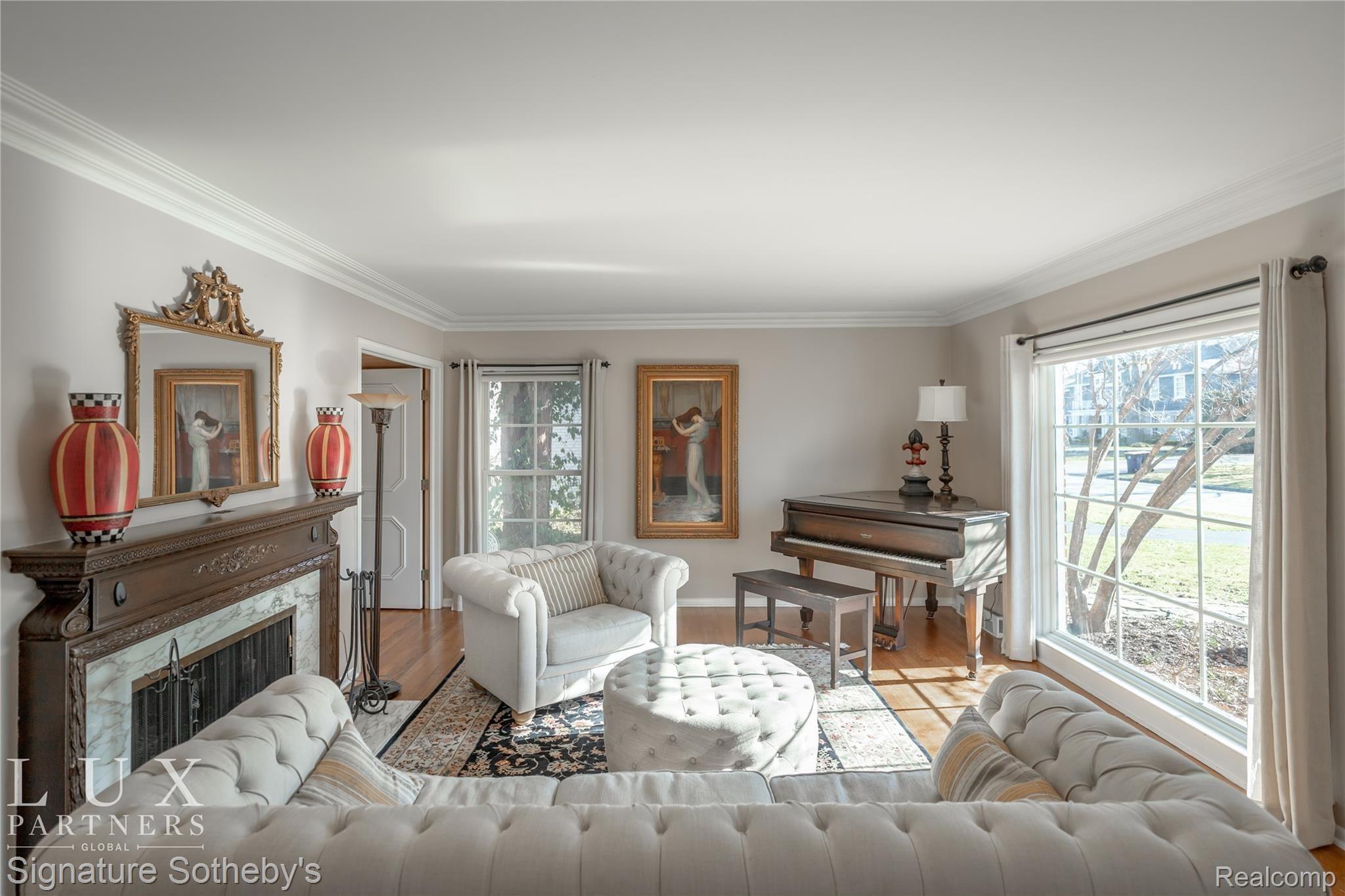 563 Shelden Road Grosse Pointe, MI 48236 - Photo 8 of 25 1 (8 of 26).jpg