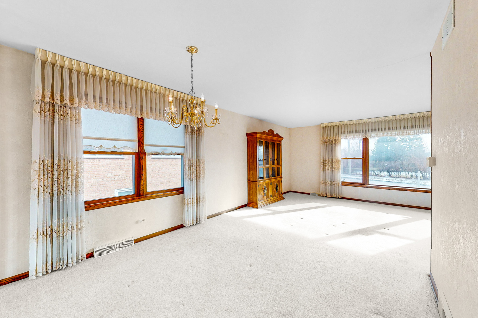 14 West Ridge Road Villa Park, IL 60181 - Photo 6 of 34 Gallery Image 6
