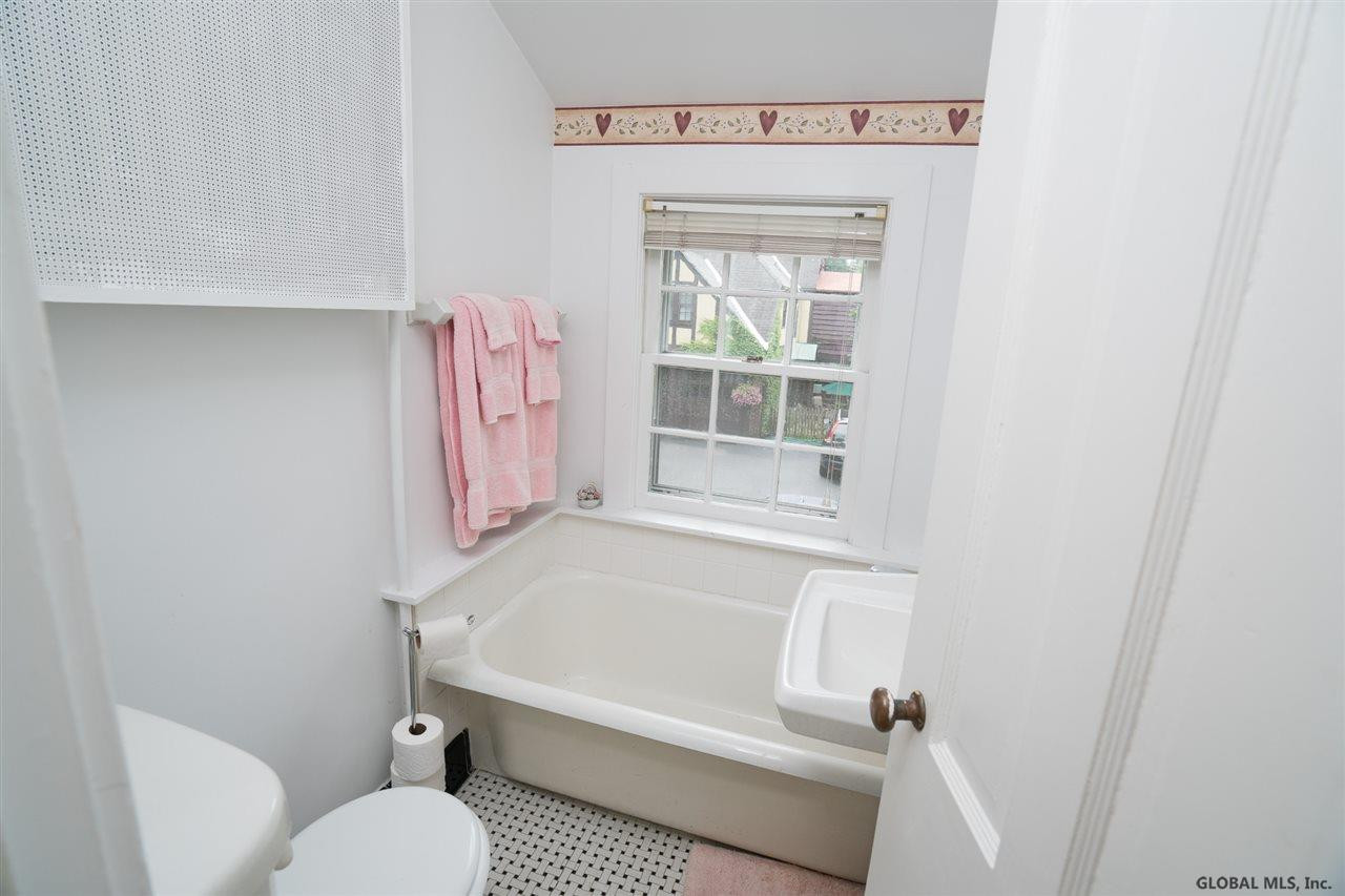 314 Loudon Road Colonie, NY 12211 - Photo 18 of 25 Photo 18