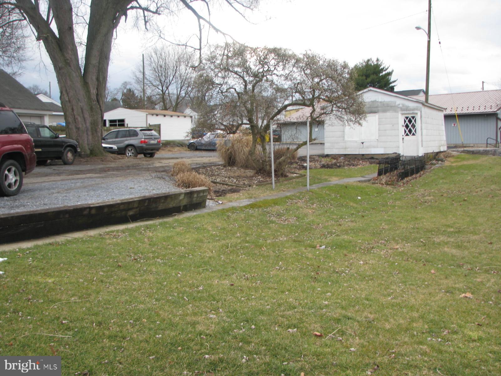 801 Cornwall Road Lebanon, PA 17042 - Photo 7 of 58 YARD - GARAGE