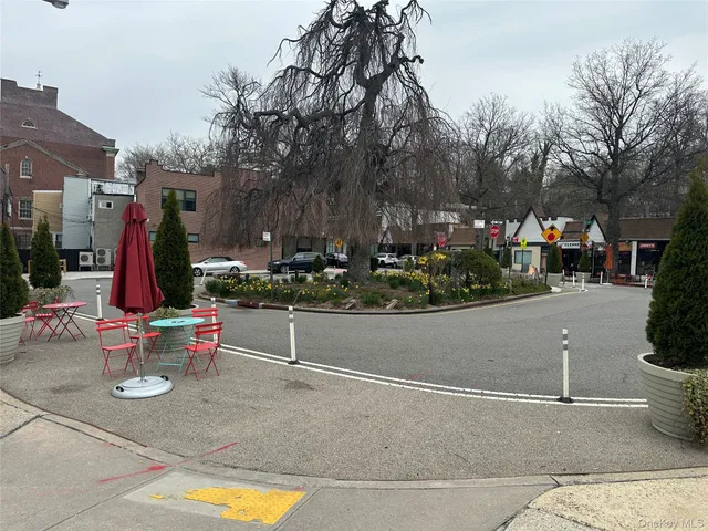 a view of outdoor space and garden view