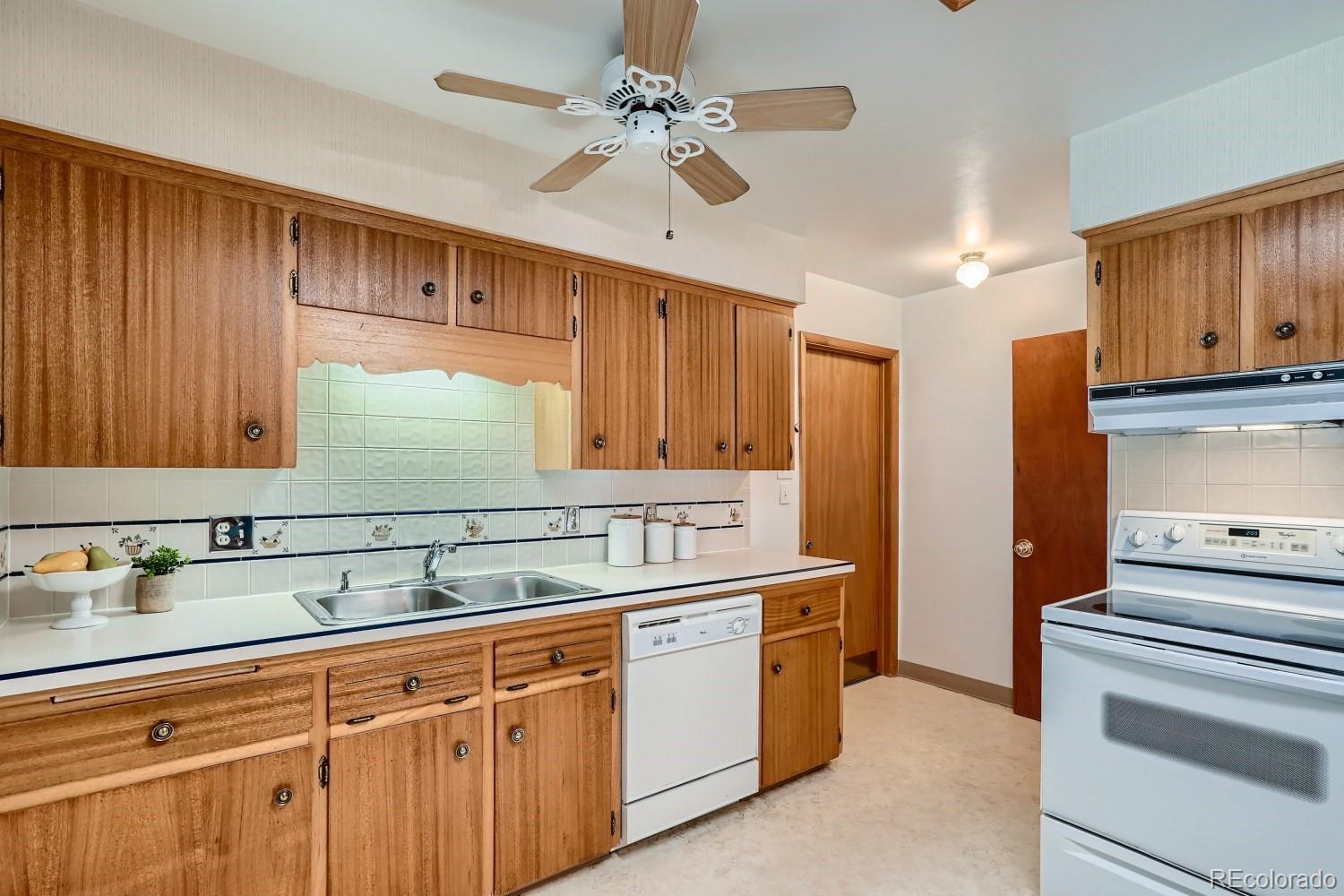 3834 Wright Street Wheat Ridge, CO 80033 - Photo 14 of 40 Gallery Image 14