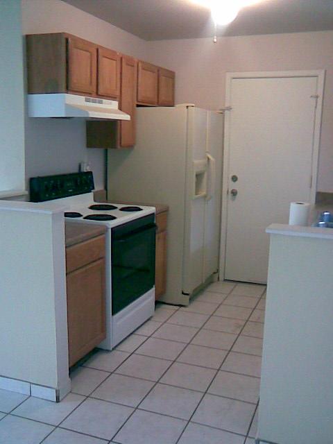 4318 East Carson Road Phoenix, AZ 85042 - Photo 3 of 4 Kitchen
