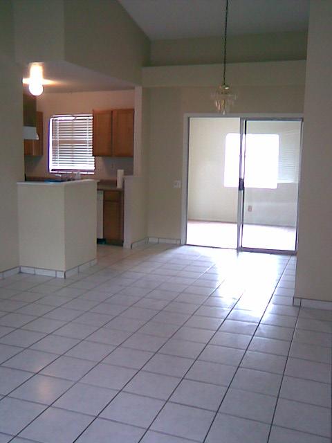 4318 East Carson Road Phoenix, AZ 85042 - Photo 4 of 4 Eat in Kitchen