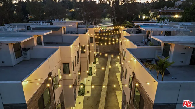 $1,297,000 | 2111 North Cahuenga Boulevard, Unit 1, Los Angeles, CA 90068