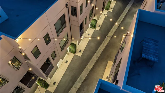 $1,297,000 | 2111 North Cahuenga Boulevard, Unit 1, Los Angeles, CA 90068