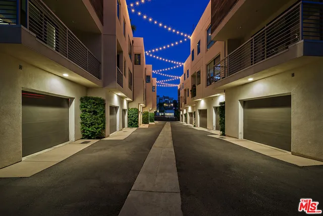 $1,297,000 | 2111 North Cahuenga Boulevard, Unit 1, Los Angeles, CA 90068